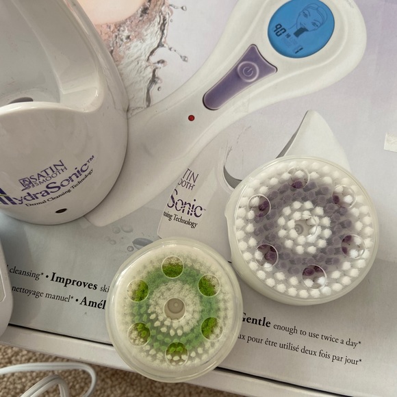 Electric facial Cleansing Brush - Picture 4 of 5